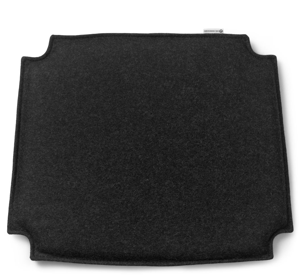 Dunkelgraues Sitzkissen aus Neuseeland Wolle für den Wishbone Chair, passend für Carl Hansen Stühle.